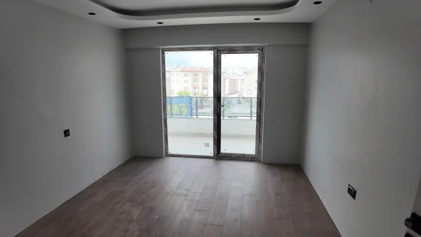 EMLAX'TAN YENİŞEHİR'DE SATILIK 4+1 DAİRE fotoğraf 5