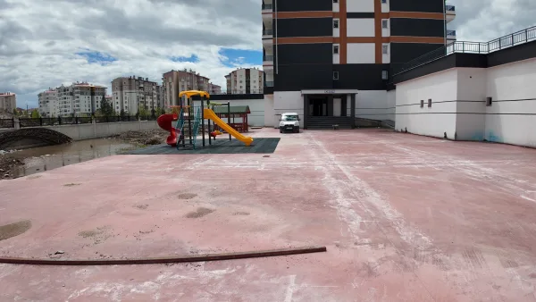EMLAX'TAN YENİŞEHİR'DE SATILIK 4+1 DAİRE fotoğraf 4