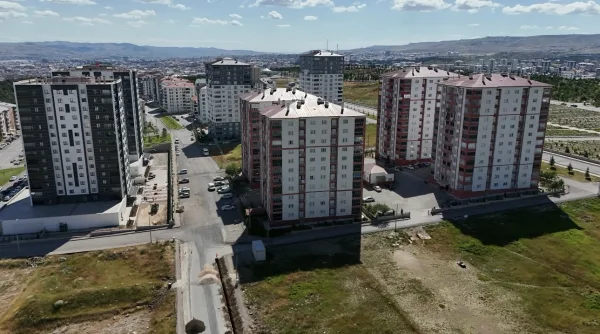EMLAX'TAN KILAVUZDA SATILIK 3+1 DAİRE