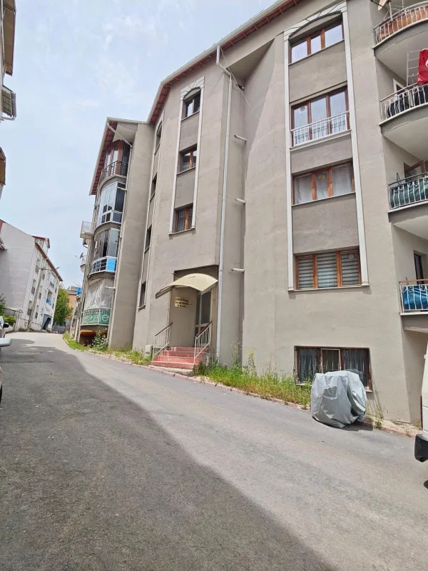 EMLAX'TAN ŞEHİR MERKEZİNDE SATILIK 3+1 ARA KAT DAİRE fotoğraf 24