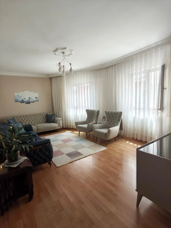 EMLAX'TAN ŞEHİR MERKEZİNDE SATILIK 3+1 ARA KAT DAİRE fotoğraf 4